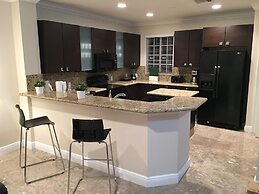 4BR Townhouse 320 by Ideal Experience VR