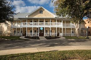 Gruene River Hotel & Retreat