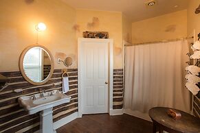 Gruene River Hotel & Retreat