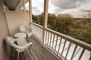 Gruene River Hotel & Retreat