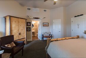 Gruene River Hotel & Retreat