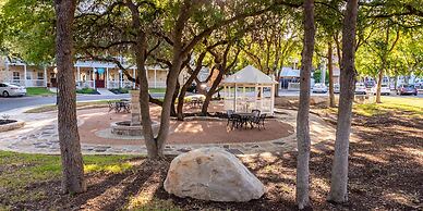 Gruene River Hotel & Retreat