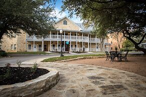 Gruene River Hotel & Retreat