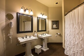 Gruene River Hotel & Retreat