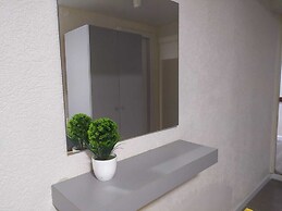 Neve Midbar Motel