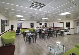 Neve Midbar Motel