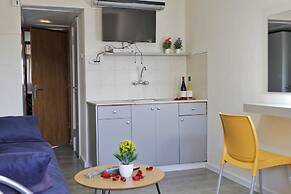 Neve Midbar Motel