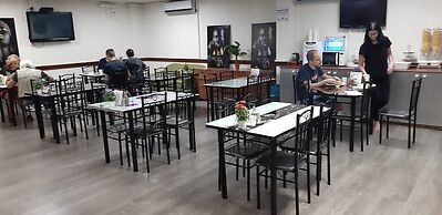 Neve Midbar Motel