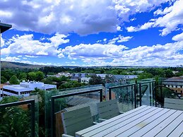 Staying Places - The Avenue