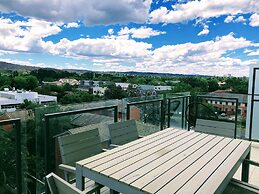 Staying Places - The Avenue