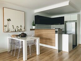 Staying Places - The Avenue