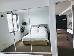 Staying Places - The Avenue