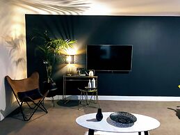 Staying Places - The Avenue