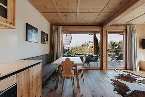 Presulis Hideaway Apartments & Restaurant