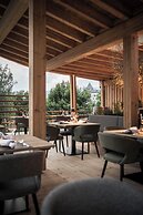 Presulis Hideaway Apartments & Restaurant