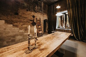 Presulis Hideaway Apartments & Restaurant