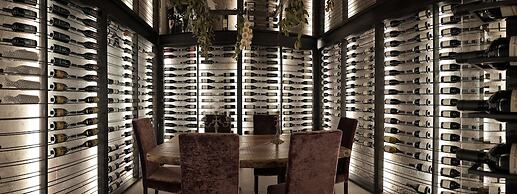 Presulis Hideaway Apartments & Restaurant