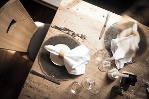 Presulis Hideaway Apartments & Restaurant