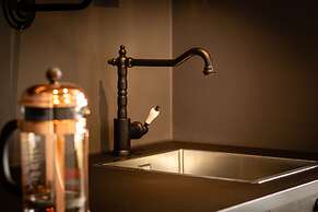 R13 - A Townhouse Hotel