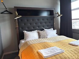 R13 - A Townhouse Hotel