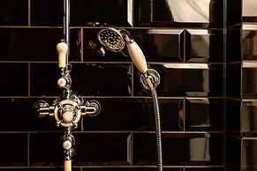 R13 - A Townhouse Hotel