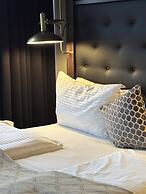 R13 - A Townhouse Hotel