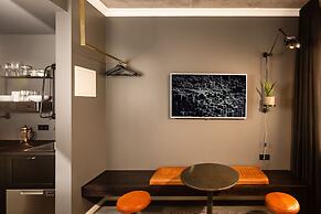 R13 - A Townhouse Hotel