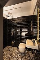 R13 - A Townhouse Hotel