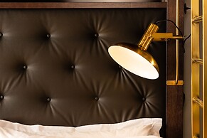 R13 - A Townhouse Hotel