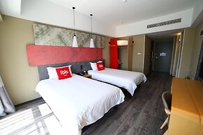 ibis Weihai Oriental New Ground  Hotel