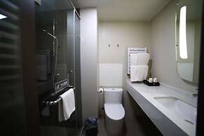 ibis Weihai Oriental New Ground  Hotel