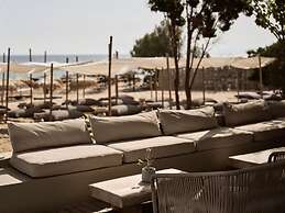 The Bay Hotel & Suites