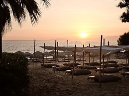 The Bay Hotel & Suites