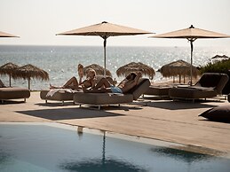 The Bay Hotel & Suites