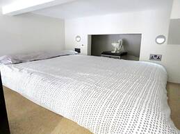 22 43 Clanricarde Gardens Studio