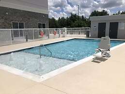 Holiday Inn Hotel And Suites Fayetteville W-Fort Bragg Area by IHG