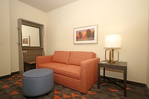 Holiday Inn Hotel And Suites Fayetteville W-Fort Bragg Area by IHG