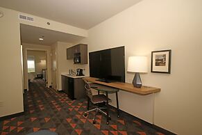 Holiday Inn Hotel And Suites Fayetteville W-Fort Bragg Area by IHG