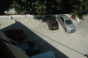 Eleni Kandilari Rooms