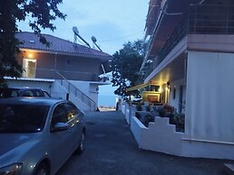 Eleni Kandilari Rooms