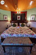 Udechee Huts Hotel
