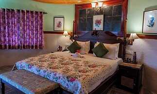 Udechee Huts Hotel