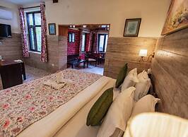 Udechee Huts Hotel