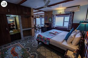 Udechee Huts Hotel