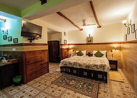 Udechee Huts Hotel