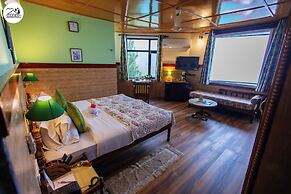 Udechee Huts Hotel