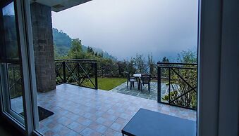 Udechee Huts Hotel