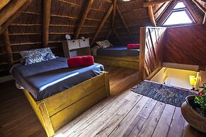 Pura Vida Tofo Beach House