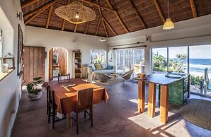 Pura Vida Tofo Beach House