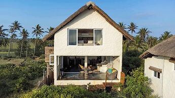 Pura Vida Tofo Beach House